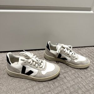 Vejas Women’s V-10 Sneakers, White/Nautico, Size 8 (39), worn once